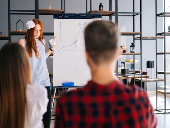 Jak promować konferencję naukową – skuteczne strategie marketingowe na 2026 rok