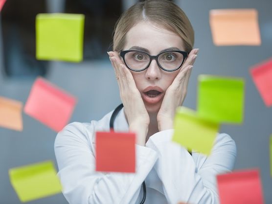 Najczęstsze błędy przy organizacji konferencji i skuteczne strategie ich unikania